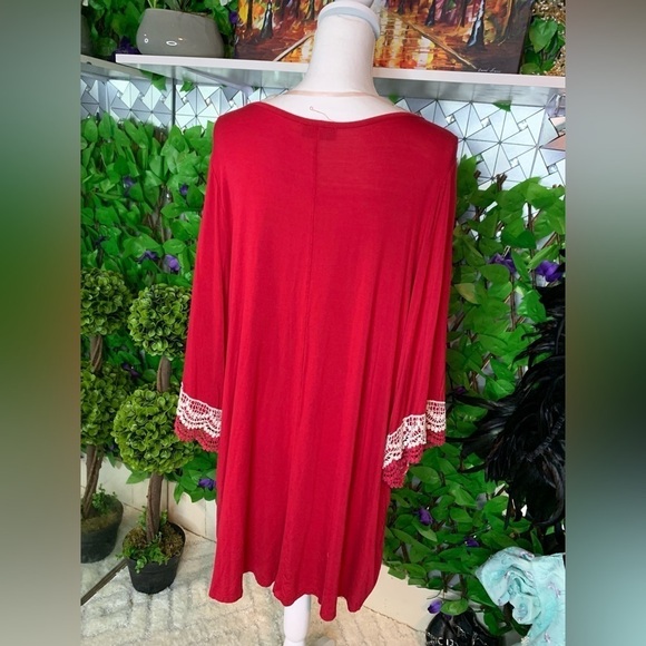 Elegant Red Midi Dress with Lace Trim - Picture 6 of 12